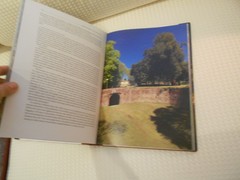 LUCCA AND ITS WALLS 2013 HARDCOVER LELLI KELLY 294 PAGES ISBN ‎ 978-8896527153