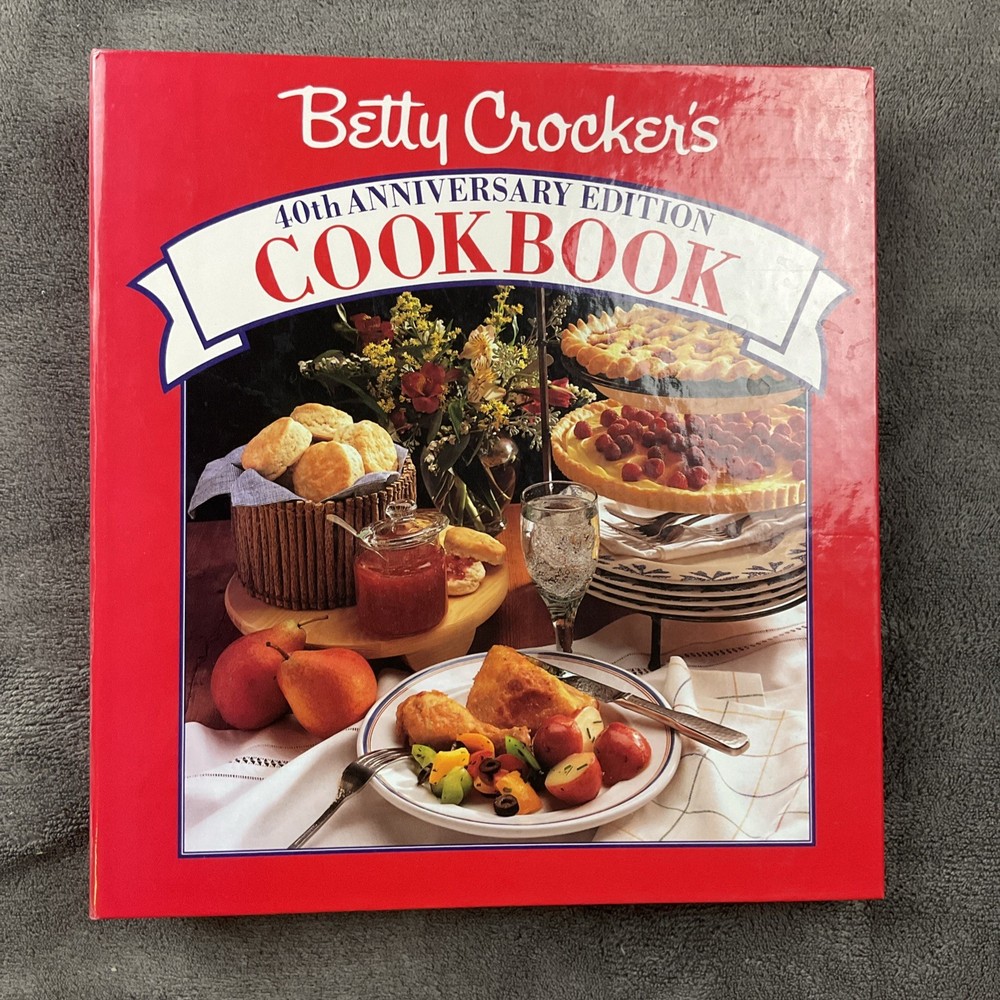 Betty Crocker 40th Anniversary 5 Ring Binder Hardcover Cookbook 432 Pages 1991