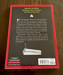 They Lost Their Heads! by Carlyn Beccia (1st Edition Trade Paperback 2018) NEW