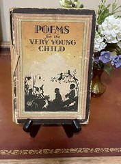 VTG POEMS FOR THE VERY YOUNG CHILD COMPLILED BY DOLORES KNIPPEL, 1932 HARDCOVER