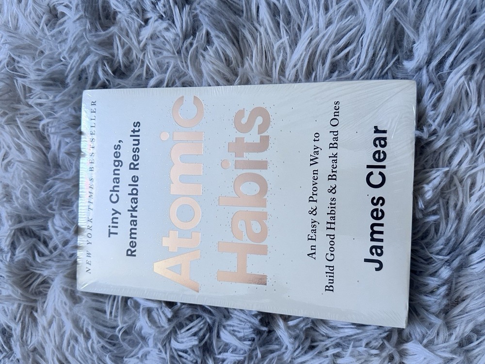 Atomic Habits : Good Habits and Break Bad Ones by James Clear (2018, Hardcover)