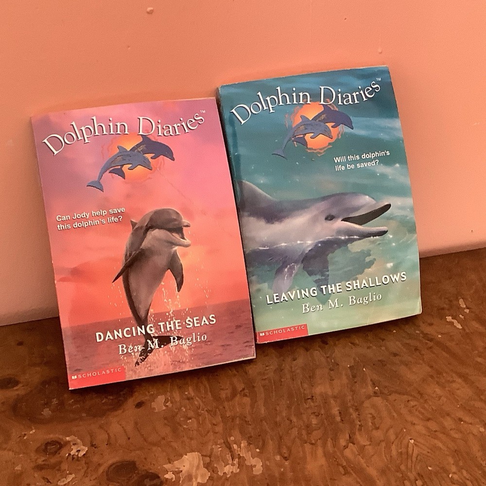 Dolphin Diaries Books 8 And 9, Ben M. Bagilo Scholastic Printing 2002 Lot Of 2
