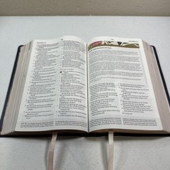 NKJV, The Woman’s Study Bible, Leathersoft, Blue, Red Letter, Full-Color Edi…