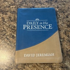 David Jeremiah Leather Bound- Moments W/ God, Strength for Today &