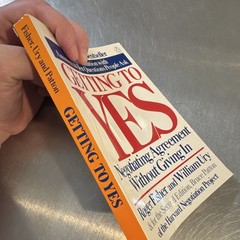 Getting to Yes Roger Fisher William Ury Bruce Patton 2nd Ed PB Negotiation