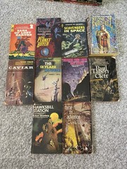 Lot Of 33 Vtg 50s 60s 70s Sci-fi Fantasy Horror Pulp Fiction Paperback Novels