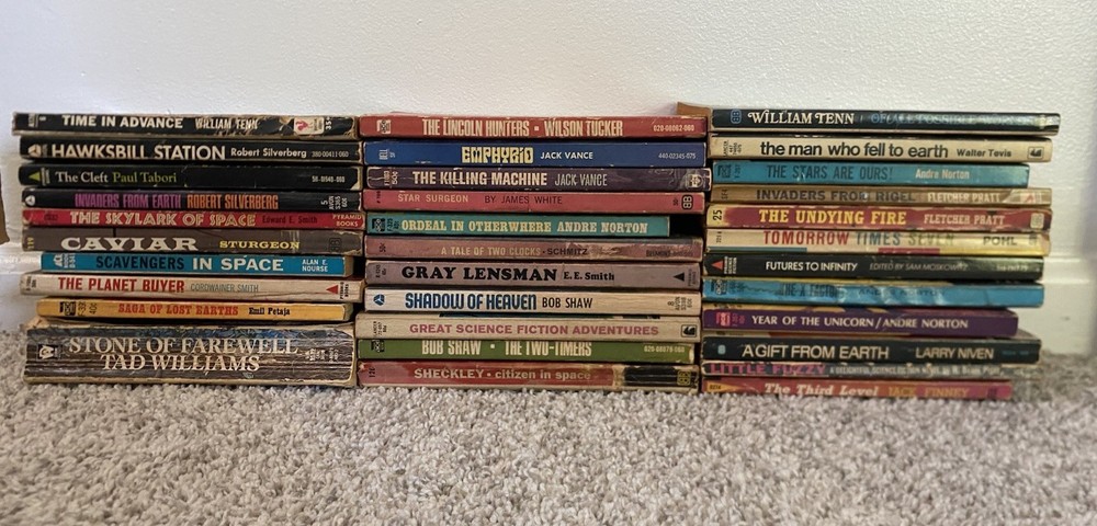 Lot Of 33 Vtg 50s 60s 70s Sci-fi Fantasy Horror Pulp Fiction Paperback Novels
