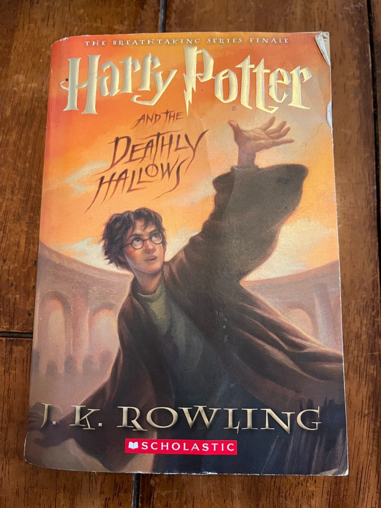 Harry Potter Ser.: Harry Potter and the Deathly Hallows by J. K. Rowling (2007,