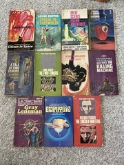 Lot Of 33 Vtg 50s 60s 70s Sci-fi Fantasy Horror Pulp Fiction Paperback Novels