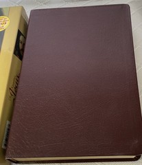 THE KNOWING JESUS STUDY BIBLE. NIB. Burgundy Leather. Free Shipping.