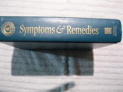 Johns Hopkins Symptoms & Remedies 1995 book great medical reference 704 pages