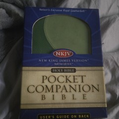 Thomas Nelson NKJV Pocket Companion Bible Green LeatherSoft Faux Leather Bound