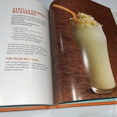 Bobby Flay Hand Signed Cookbook “ Burgers, Fries & Shakes”, 154 Pages, HC
