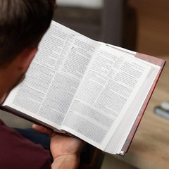 NKJV Study Bible, Premium Bonded Leather, Black, Comfort Print: The Complete
