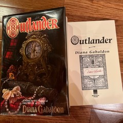 Diana Gabaldon – Outlander FLAT SIGNED BP 1st Edition 8th Printing Book 1 – 1991