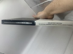 Pokémon Black & White Collectors Ed Hardcover Strategy Guide W lenticular Poster