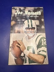 Lot of 5 Vtg Paperback Books MLB/ NFL/ NBA Vida Yaz Namath Lombardi Chamberlain