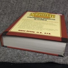 Nueva Concordancia Strong Exhaustiva de la Biblia by James Strong (2002,…