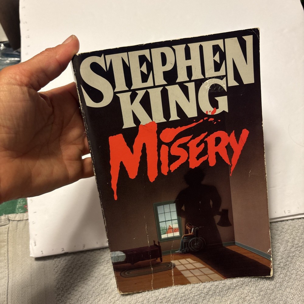 Misery by Stephen King 1987 Viking. Trade Paperback