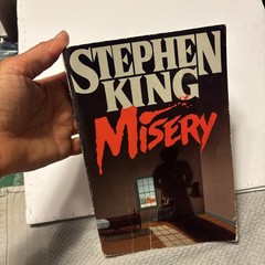 Misery by Stephen King 1987 Viking. Trade Paperback