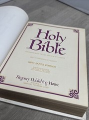 1978 Regency Holy Bible King James Version Red Letter Illustrated Leather 11.5″