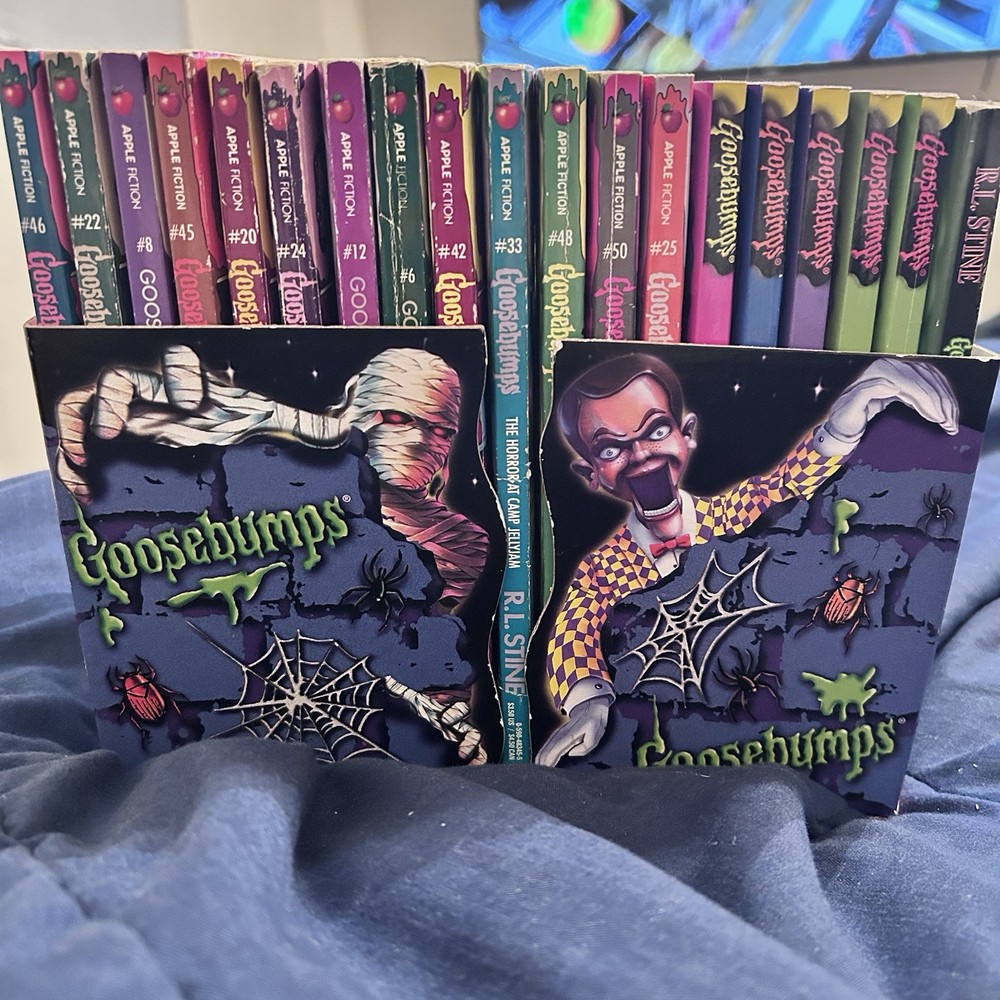 Lot of 19 Vintage 1990’s Goosebumps Books & Rare Cardboard Bookends 1st Print!
