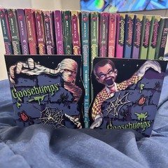 Lot of 19 Vintage 1990’s Goosebumps Books & Rare Cardboard Bookends 1st Print!