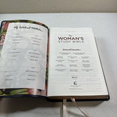 NKJV, The Woman’s Study Bible, Leathersoft, Blue, Red Letter, Full-Color Edi…