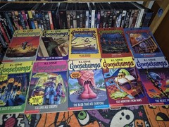Goosebumps R.L Stine Apple Fiction Lot of 32 Scholastic Books Vintage 90s-2000s