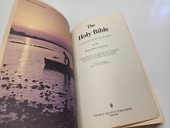 HOLY BIBLE Regency Words of Christ in Red Nelson Pub. King James Version 1977