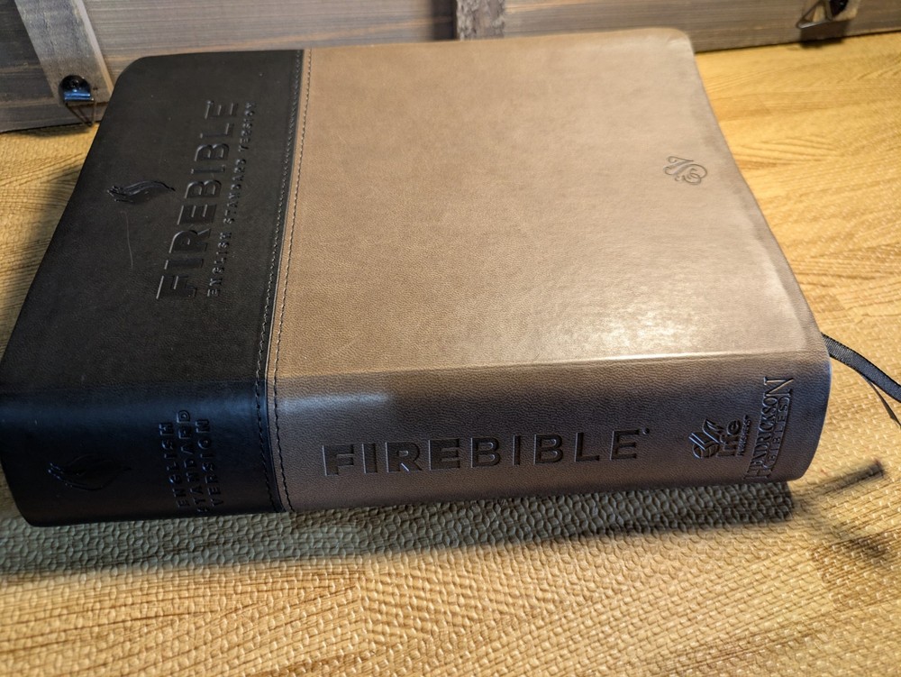 ESV FIRE BIBLE (FLEXISOFT, SLATE/CHARCOAL, RED LETTER): ENGLISH STANDARD VERSION