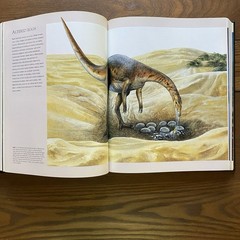 Easton Press Dinosaurus The Complete Guide to Donosaurs 2003 Leather Bound