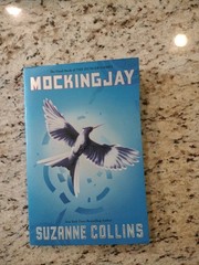 Mockingjay by Suzanne Collins (Trade Paperback)