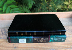 Classic 1984 NIV Thinline Black Bonded Leather Made in Belgium Red Letter Clean