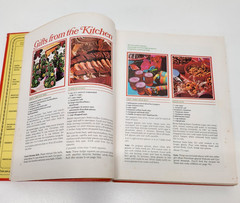 Vintage 1972 Betty Crocker’s Pie Cover Sear Holiday Edition Cookbook