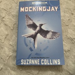 Mockingjay (The Hunger Games) – Paperback By Suzanne Collins – VERY GOOD
