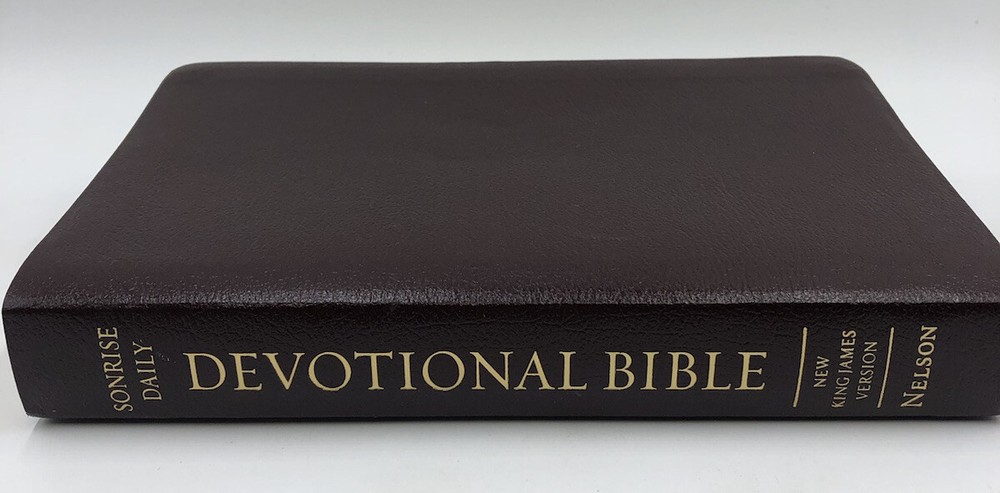 Sonrise Daily Devotional Bible~Thomas Nelson 2004 Bonded Leather ~ Burgundy