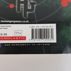 Hunger Games by Suzanne Collins – The Hunger Games Series Book #1 (Med PB 2009)