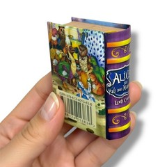 Alice no País das Maravilhas miniature book (2 x 2.6″) in Portuguese Complete Ed