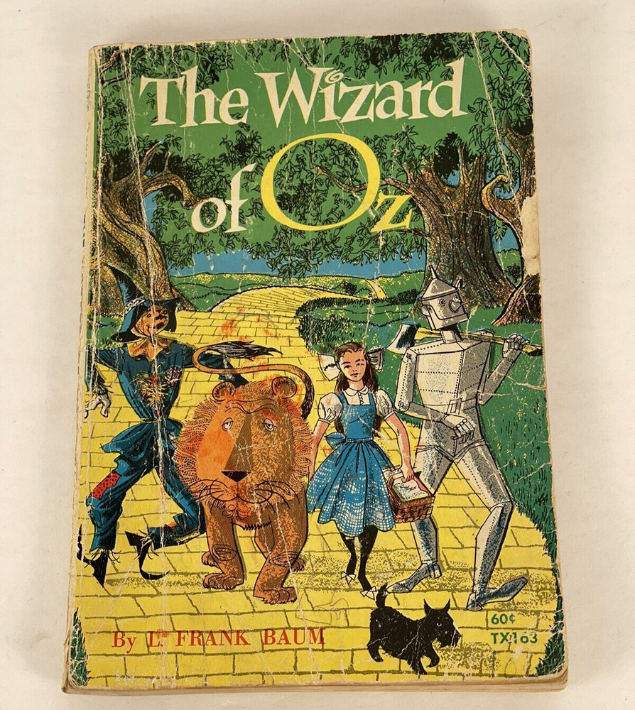 Wizard of Oz Paperback Book 1968, Printed in the USA, 156 pages 7.75×5″