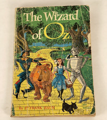 Wizard of Oz Paperback Book 1968, Printed in the USA, 156 pages 7.75×5″