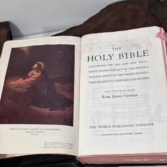 Vintage 1945 Holy Bible KJV Red Letter Concordance World Publishing Family