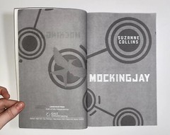 Mockingjay by Suzanne Collins Large Print Edition, Paperback