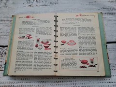 Betty Crocker’s Good & Easy Cook Book 1954 1000 recipes 256 pages 1st Edition