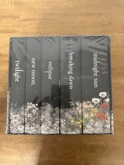 BRAND NEW! Sealed! The Twilight Saga Deluxe Collection Stephenie Meyer
