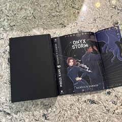 Fairyloot Onyx Storm Special Edition- Unsigned – Rebecca Yarros