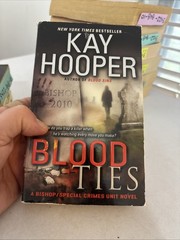 Lot of 10 – Kay Hooper – Mass paperback books – Free Shipping