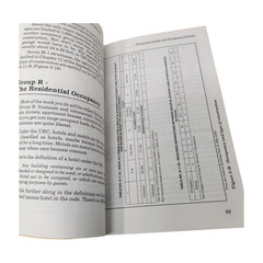 Contractors’ Guide to the Building Code REVISED Paperback Jack M. Hageman