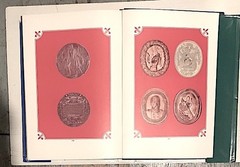 ECUADOR MEDALS CATALOG Hoyos/Ecuador Bank 1988 556 pgs 11.5″x9″ ILLS. Like New!