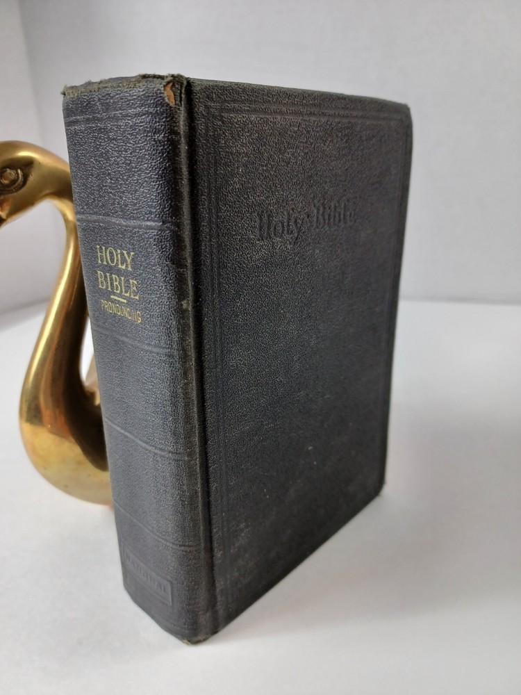 Holy Bible KJV Self Pronouncing Edition National Bible Press 1940s HB